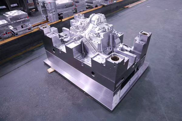 塑料模架的创新与发展 ()